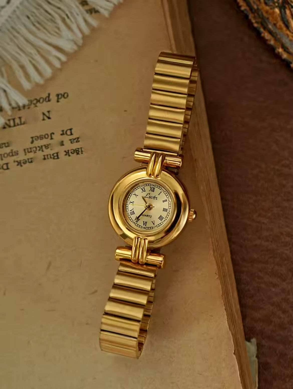 Lsotr Vintage Gold Embrace Watch